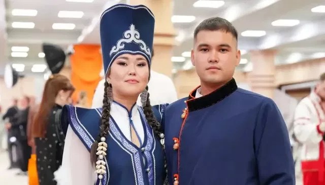 Пара из Республики Алтай поженилась на свадебном фестивале в Москве - Толк, 11.07.2026