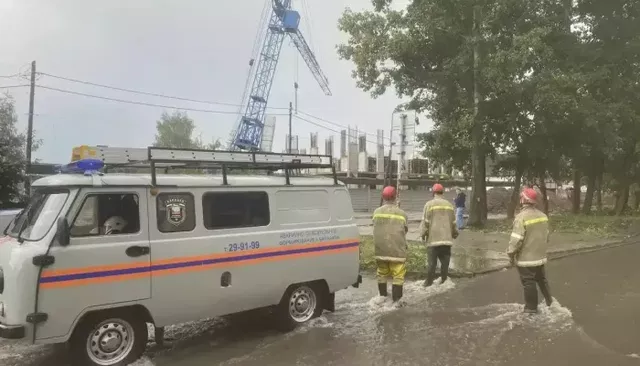 Упавшие деревья и подтопленные дома: в Барнауле ликвидируют последствия непогоды - Толк, 26.07.2026
