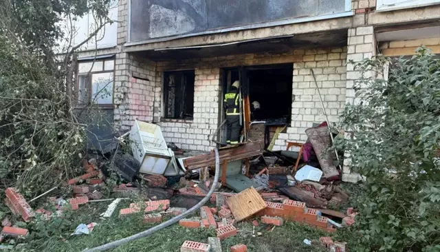 В Славгороде взрывом газа разнесло квартиру в двухэтажном доме - Толк, 13.08.2026