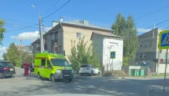 В ДТП с двумя иномарками в центре Барнаула пострадала девушка - Толк, 17.08.2026