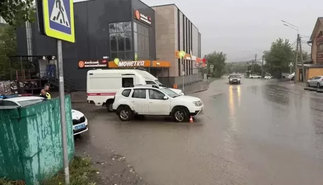 В Горно-Алтайске водитель кроссовера сбил на "зебре" девушку из Амурской области - Толк, 26.08.2026