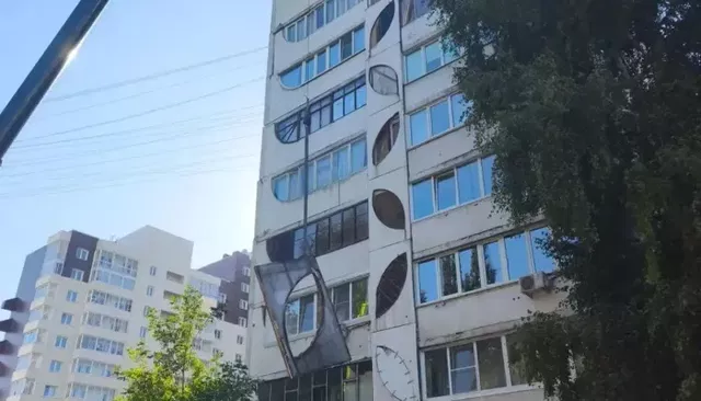 В Барнауле демонтировали отвалившиеся бетонные плиты с многоэтажки - Толк, 09.09.2026