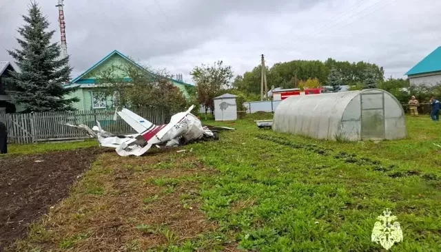 Легкомоторный самолет рухнул в огород у частного дома в Татарстане - Толк, 12.09.2026