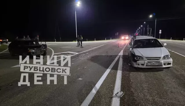 Пожилая женщина и семилетний ребенок пострадали в жесткой аварии под Рубцовском. Фото - Толк, 19.09.2026