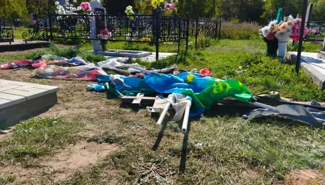 Вандалы разгромили могилы участников СВО в селе Алтайского края - Толк, 22.09.2026