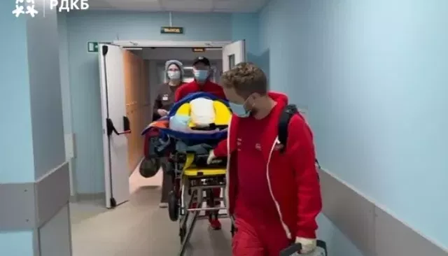 Подростка, пережившего нападение медведя в Алтайском крае, доставили в Москву - Толк, 10.10.2026