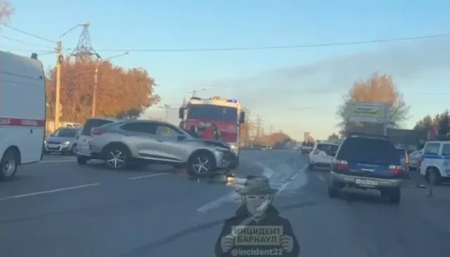 Женщина и 10-летний ребенок пострадали в ДТП на пр. Калинина в Барнауле Женщина и 10-летний ребенок пострадали в ДТП на пр. Калинина в Барнауле - Толк, 12.10.2026