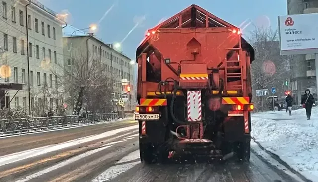 Техника и реагенты готовы: барнаульские дорожники переходят на зимний режим - Толк, 15.10.2026