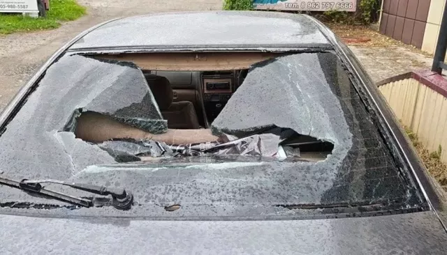 Житель Горно-Алтайска разбил автомобиль навязчивого ухажера сестры - Толк, 17.10.2026