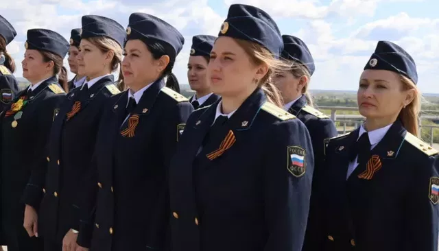 Тройка лидеров: промежуточные итоги конкурса "Королева в погонах – 2026". Фото - Толк, 26.10.2026