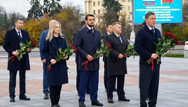 Делегация Республики Алтай возложила цветы к Монументу Победы в Минске - Толк, 29.10.2026