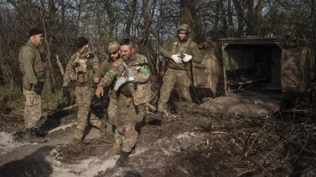 Пленный: раненые украинские военные сутками лежат на поле боя без эвакуации - РИА Новости, 28.11.2023