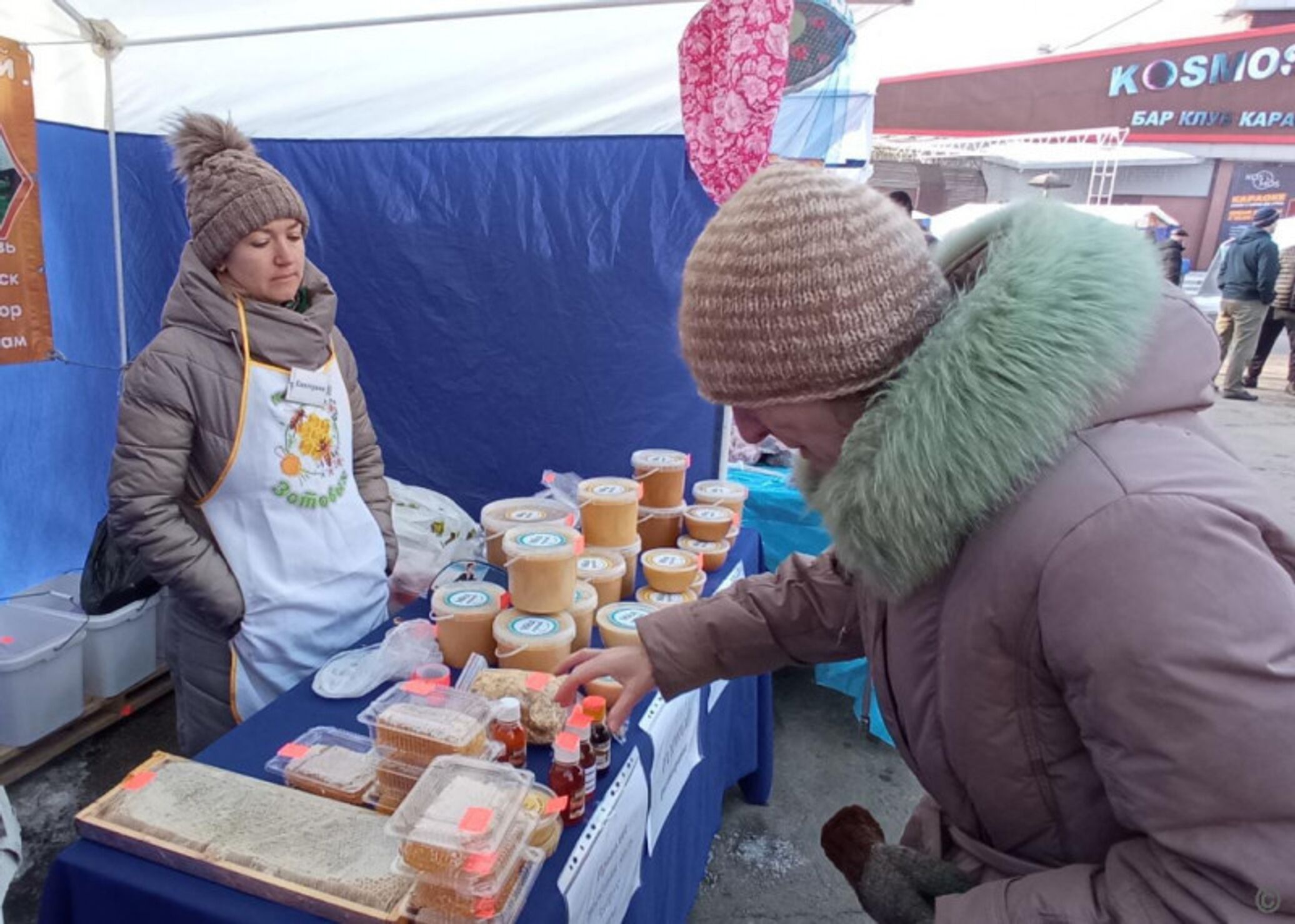 Продовольственная ярмарка барнаул. Ярмарка торговое место. Ярмарка Барнаул. Ярмарка продукты. Продуктовая ярмарка.