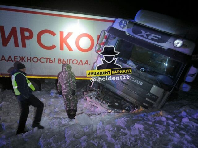 На Алтае водитель умер на месте ДТП до приезда скорой помощи - Алтапресс — новости Барнаула и Алтайского края, 20.02.2024