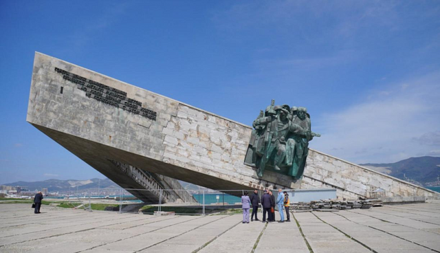 В Новороссийске полиция разбирается с инцидентом на мемориале «Малая земля» -  Утренний Юг, 08.05.2025