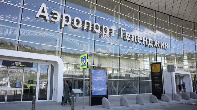 Рейс в Геленджик компании «UTair» перенаправили в Минводы из-за сильного ветра -  Утренний Юг, 18.09.2025