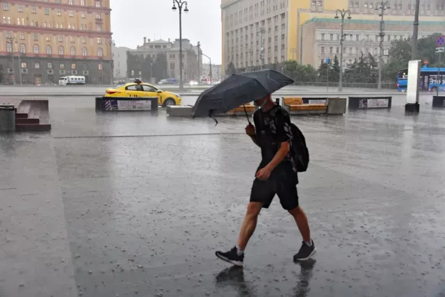 Краснодар накрыл сильный ливень, порывы ветра могут достичь 23 м/с -  Утренний Юг, 05.10.2025
