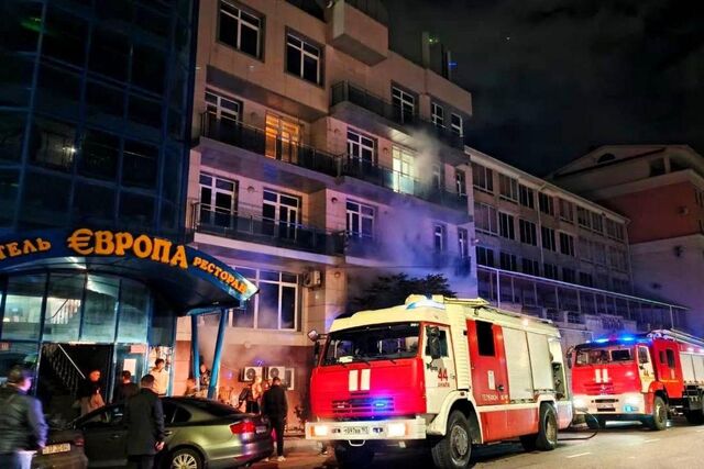 Ночью из горящей гостиницы в Анапе эвакуировали 15 человек -  Утренний Юг, 20.10.2025