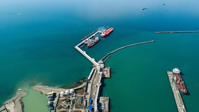 Украинские беспилотники актаковали танкер, нефтеналивной терминал и дом в Туапсе -  Утренний Юг, 02.11.2025