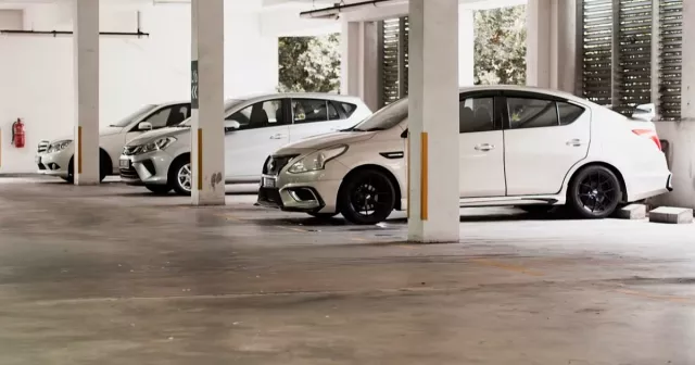 В Сочи легковушка вылетела за ограду и перевернулась -  Утренний Юг, 04.11.2025