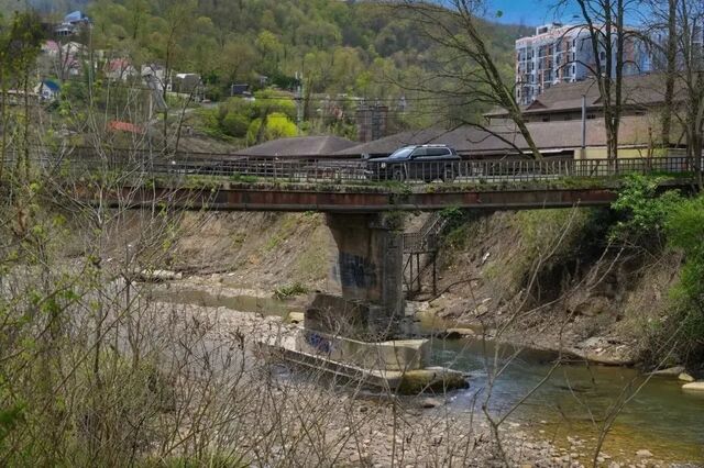 В Сочи направят 59,4 млн рублей на ремонт дорог и моста -  Утренний Юг, 08.04.2026