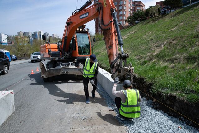 Комплексный ремонт дорог стартовал во Владивостоке ещё по трём адресам - ИА DEITA.RU, 03.05.2024