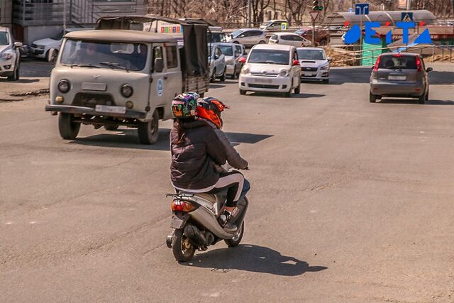 Водитель мопеда убился об самосвал на трассе в Приморье - ИА DEITA.RU, 16.05.2025