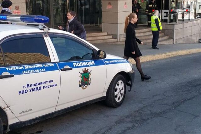 Полицейских, легализовывавших мигрантов за взятки, задержали во Владивостоке и Сочи - ИА DEITA.RU, 18.07.2025