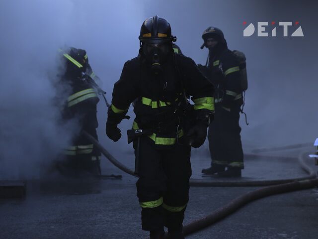 Балкон хрущёвки горел поздним вечером во Владивостоке - ИА DEITA.RU, 24.10.2025