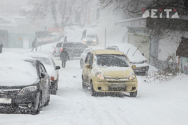 Мартовский снегопад парализовал движение в Уссурийске (ОБНОВЛЕНО В 14:33) - ИА DEITA.RU, 20.03.2026