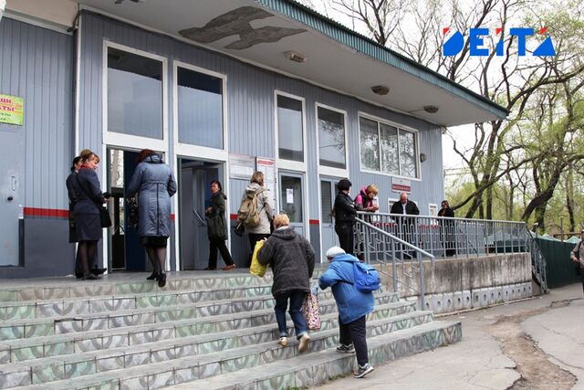 Железнодорожный перрон с пассажирами обрушился во Владивостоке - ИА DEITA.RU, 17.04.2026