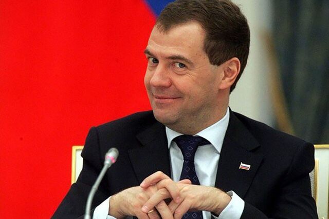 Знают русский, но говорят на плохом английском: Медведев пошутил над Зеленским и Пашиняном - ИА DEITA.RU, 05.05.2026