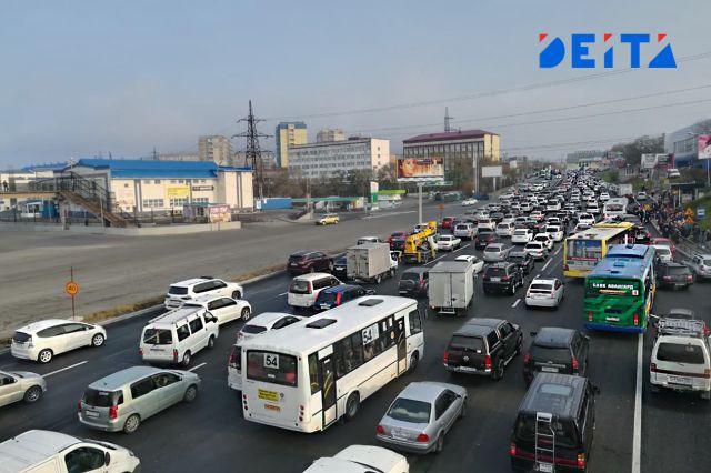 Дорожный ремонт, его отсутствие и повседневные ДТП осложнили час пик во Владивостоке - ИА DEITA.RU, 25.08.2026
