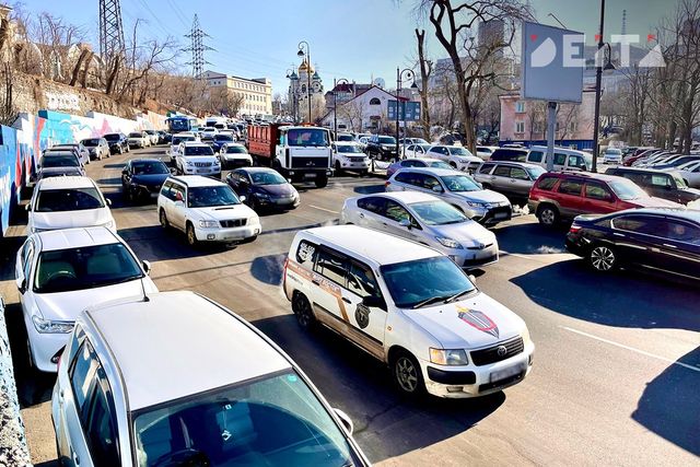 Ремонтные работы, поезда и ДТП осложнили пятничный час пик во Владивостоке - ИА DEITA.RU, 25.09.2026