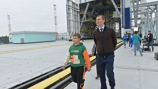 Дегтярев исполнил мечту ребенка посмотреть запуск ракеты на космодроме «Восточный» - Transsibinfo, 11.08.2023