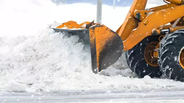 Дорожные службы Хабаровска активизировали уборку снега - Transsibinfo, 28.11.2023