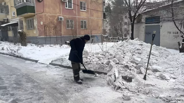 Каждые три часа убирают снег во дворах Хабаровского края - Transsibinfo, 15.01.2025