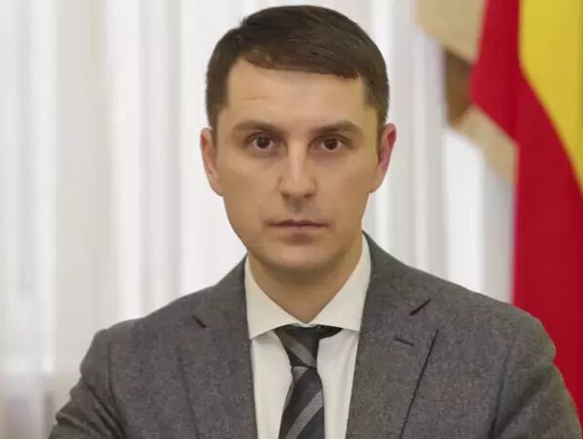 Артем Хохлов ушел с должности заместителя губернатора Ростовской области. Имя чиновника исчезло из раздела «Заместители губернатора» официального сайта правительства Ростовской области. - Новости Ростова|DonDay, 04.03.2026
