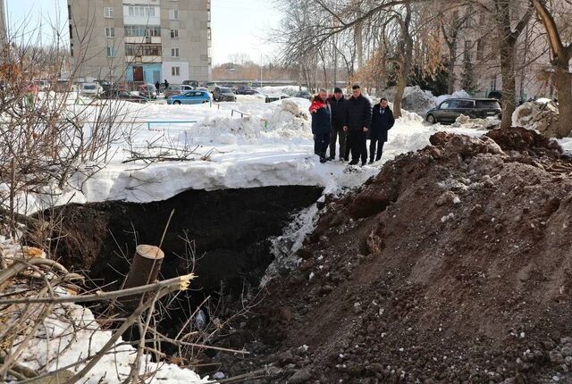 В Уфе заделают гигантскую яму, куда провалилась «Калина» - Медиакорсеть, 12.03.2025