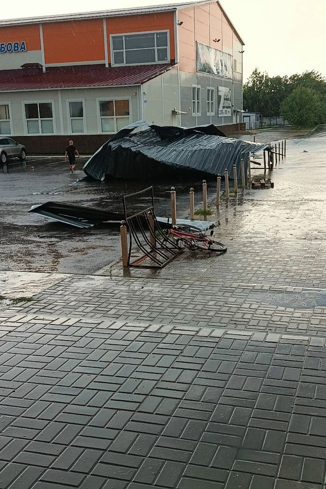 В Панино после сильного ветра и дождя сорвало крышу. В Панино после сильного ветра и дождя сорвало крышу. - Новости Воронежа | РИА «Воронеж», 04.07.2026