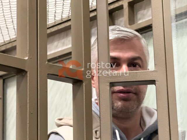 Алексей Логвиненко не смог обжаловать меру пресечения в виде заключения под стражу. Ленинский районный суд Ростова оставил в силе прошлое постановление от 24 октября, согласно которому экс-глава администрации города останется в СИЗО до 23 декабря. Алексей Логвиненко не смог обжаловать меру пресечения в виде заключения под стражу. Ленинский районный суд Ростова оставил в силе прошлое постановление от 24 октября, согласно которому экс-глава администрации города останется в СИЗО до 23 декабря. - Ростов Газета | Новости Ростова-на-Дону, 31.10.2025