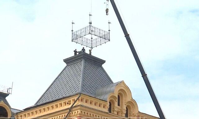 Историческая «корона» появилась на башне Нижегородской ярмарки - Новости Нижнего Новгорода - Живем в Нижнем, 17.05.2025