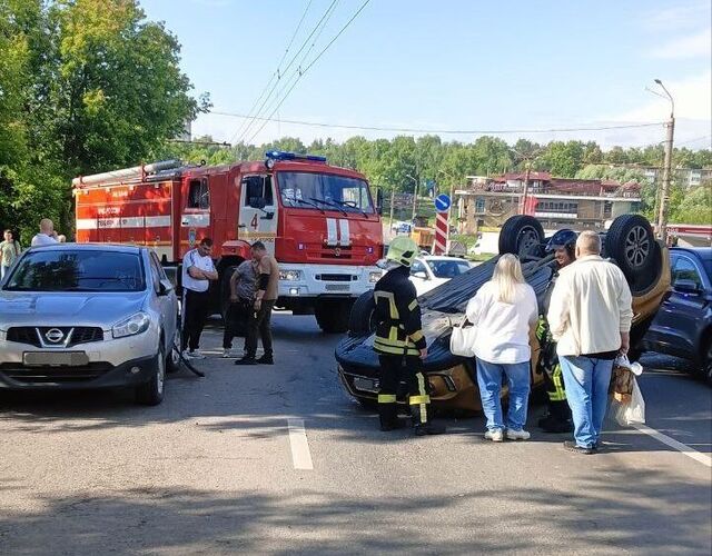 Сотрудники МЧС ликвидировали последствия ДТП на Ванеева в Нижнем Новгороде - Новости Нижнего Новгорода - Живем в Нижнем, 03.07.2025