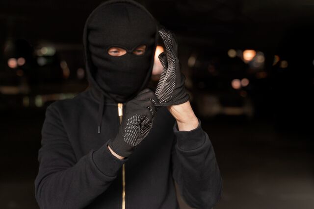 Двое мужчин расстреляли машину из пневматического пистолета в Нижнем Новгороде - Новости Нижнего Новгорода - Живем в Нижнем, 01.08.2025