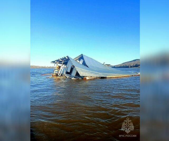 Плывущее по Оке строение заметили в затоне Бабинском в Нижегородской области - Новости Нижнего Новгорода - Живем в Нижнем, 16.04.2026
