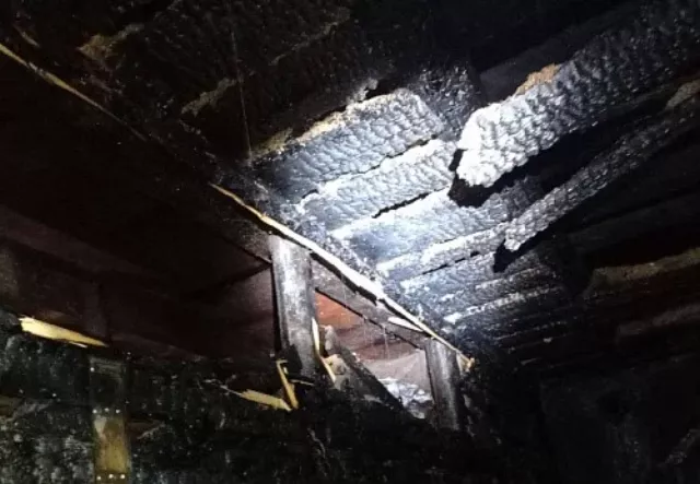 Семь спасателей оперативно вывели из огня пожилую пару в Чертково - Privet-Rostov.ru -  Главные новости Ростова и Ростовской области, 07.08.2025