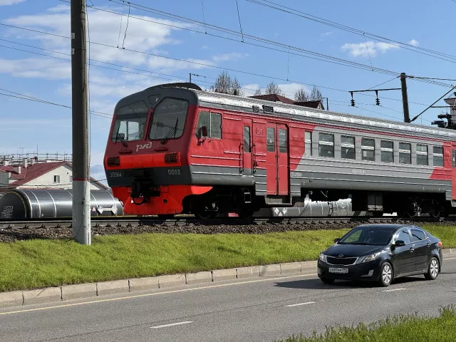 В Ростове пассажирский поезд насмерть наехал на мужчину - Privet-Rostov.ru -  Главные новости Ростова и Ростовской области, 15.09.2025