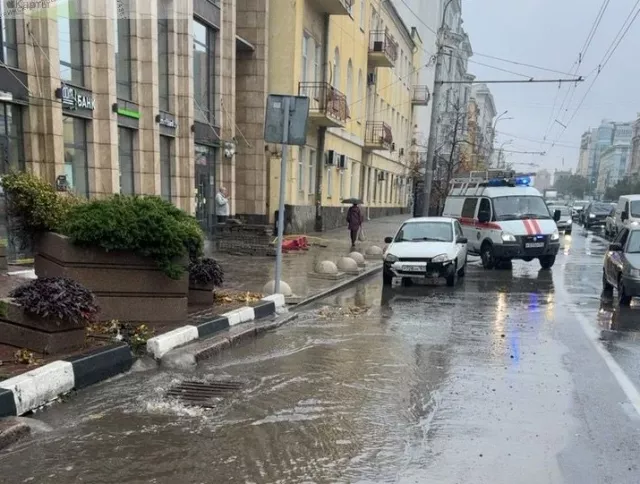 В Ростове провели очистку ливневок и водоотводов - Privet-Rostov.ru -  Главные новости Ростова и Ростовской области, 25.10.2025