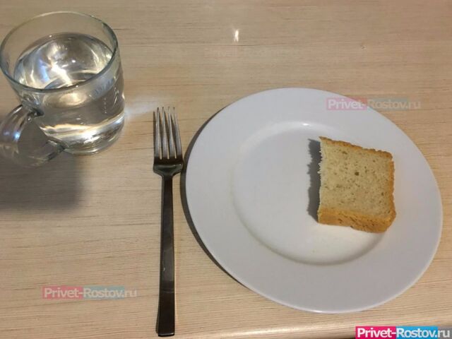 В школе Азова школьников рассадили по табличкам «малоимущие» и «СВО» - Privet-Rostov.ru -  Главные новости Ростова и Ростовской области, 28.10.2025