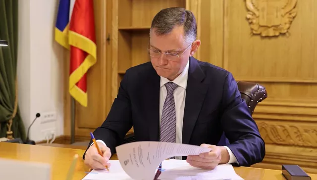 Грубейшая дискриминация: Слюсарь прокомментировал происходящее в школе Азова - Privet-Rostov.ru -  Главные новости Ростова и Ростовской области, 28.10.2025